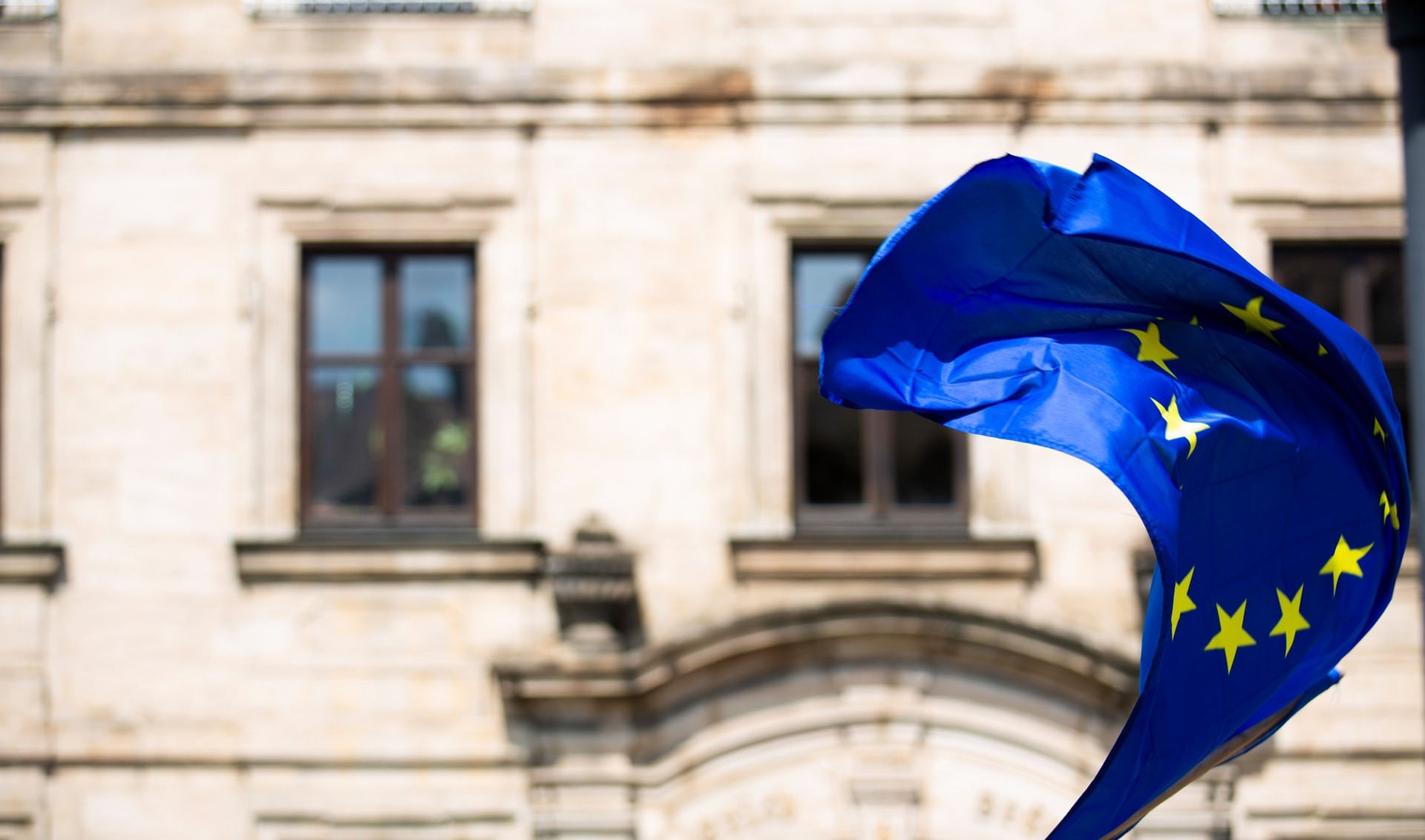 Bandeira da União Europeia. Photo by Markus Spiske on Unsplash.